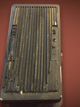 Load image into Gallery viewer, Dunlop GCBM95 Mini CryBaby Wah – Good Condition, Classic Wah Tone with a small footprint