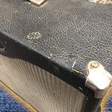 Load image into Gallery viewer, Peavey Classic 50 4x10 Tube Guitar Amplifier