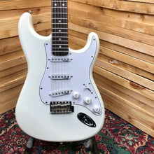 Load image into Gallery viewer, Vintage V6JMH Fillmore S-style guitar