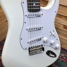 Load image into Gallery viewer, Vintage V6JMH Fillmore S-style guitar