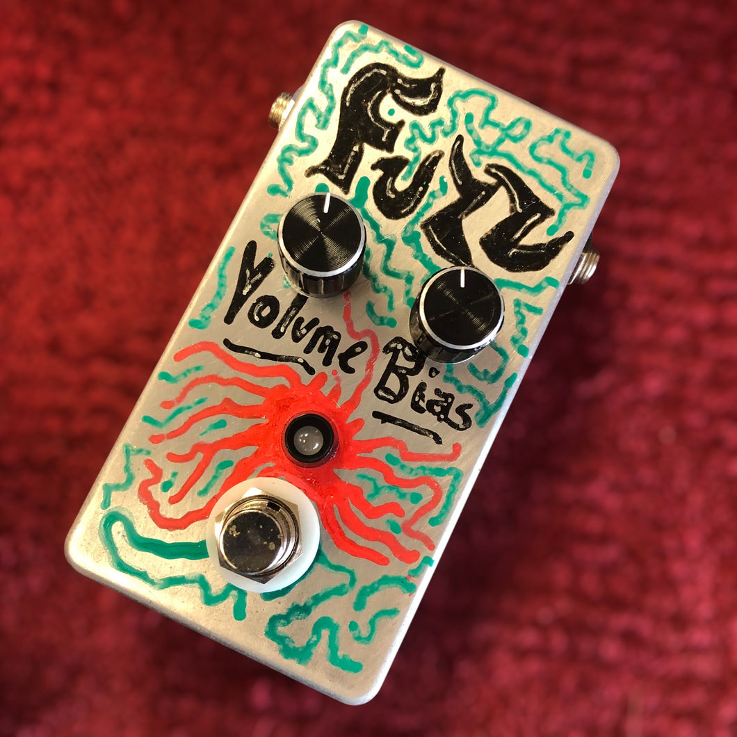 Player's Gear 4 X Fuzz Pedal--unprofessional looks and great tone