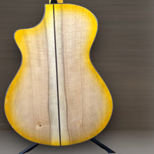 Load image into Gallery viewer, Breedlove Artista Concerto - Natural Shadow
