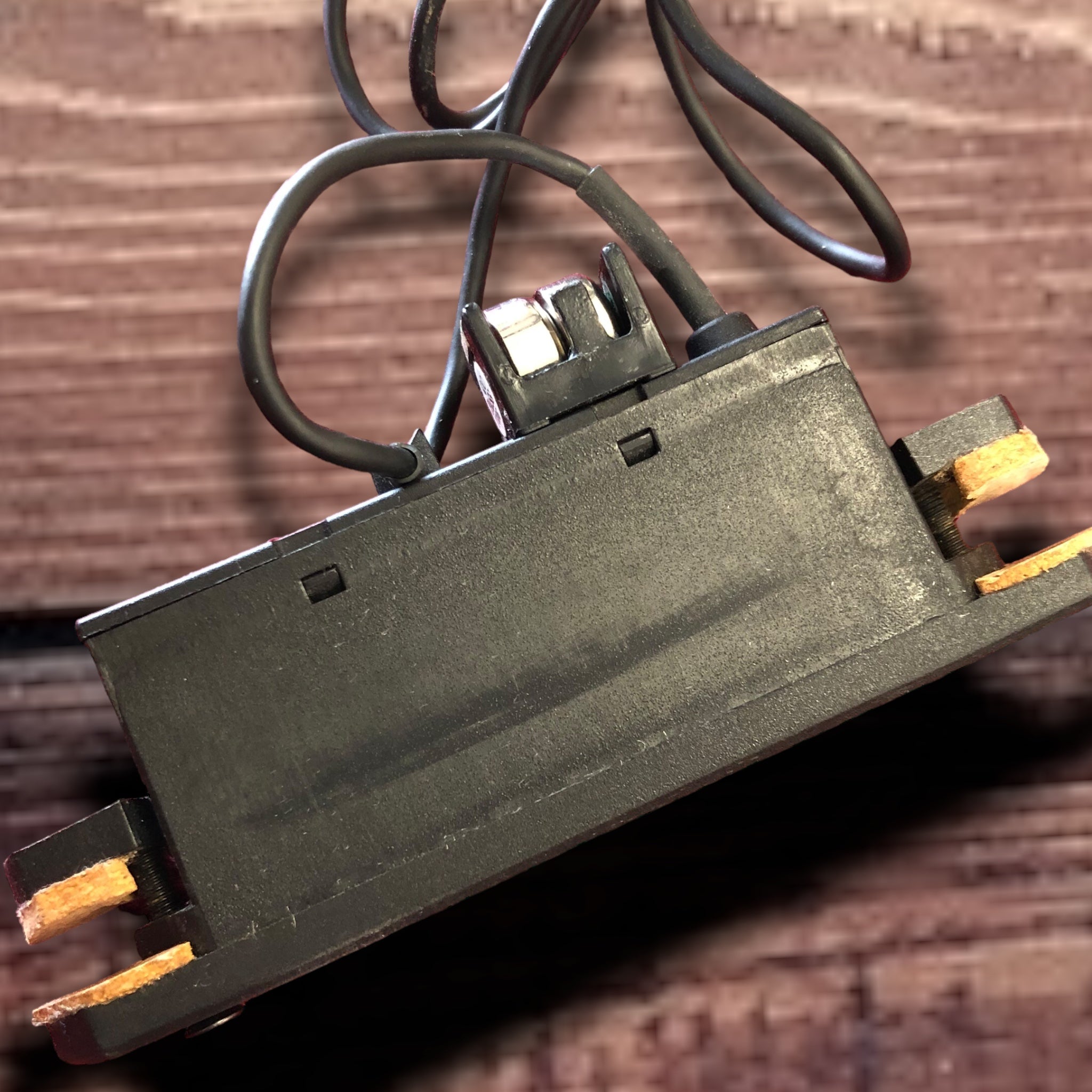 Fishman Rare Earth active soundhole pickup--single coil