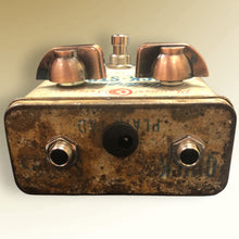 Load image into Gallery viewer, Player&#39;s GearFuzzrite circuit fuzz pedal
