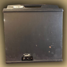 Load image into Gallery viewer, Vintage Magnatone M10 (1962–63) – Serviced &amp; Singing
