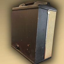 Load image into Gallery viewer, Vintage Magnatone M10 (1962–63) – Serviced &amp; Singing
