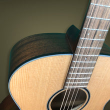 Load image into Gallery viewer, Breedlove Discovery S Concerto Solid Top Acoustic Guitar
